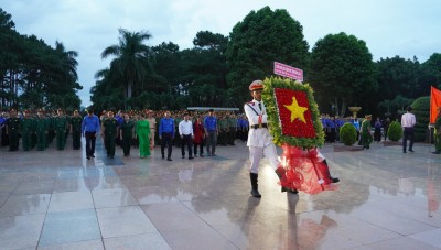 Tỉnh Đoàn long trọng tổ chức Lễ thắp nến tri ân các anh hùng liệt sĩ nhân kỷ niệm 78 năm Ngày Thương binh - Liệt sĩ (27/7/1947 - 27/7/2025)