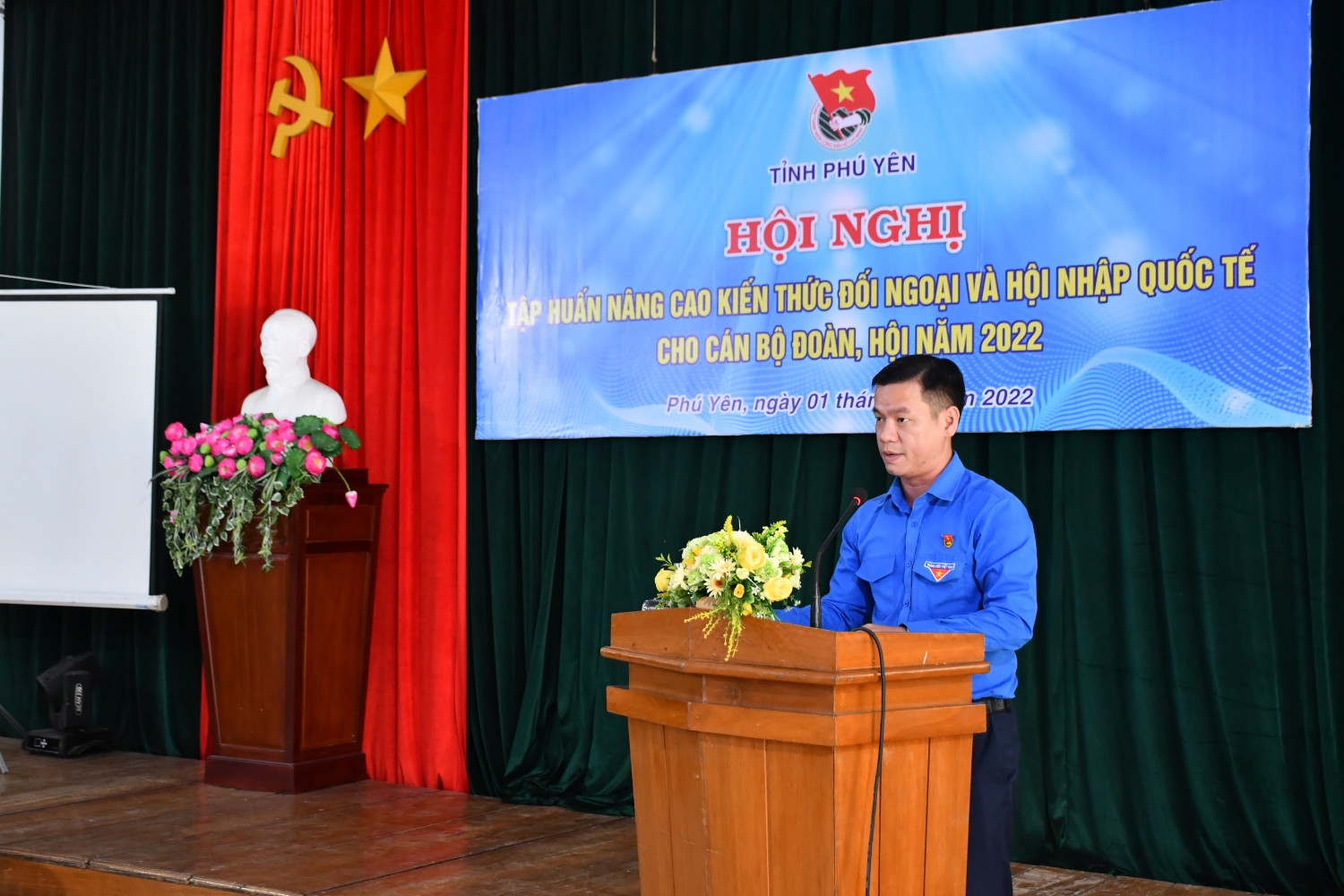 Đồng chí Võ Duy Kha - Phó Bí thư Tỉnh Đoàn phát biểu tại chương trình.