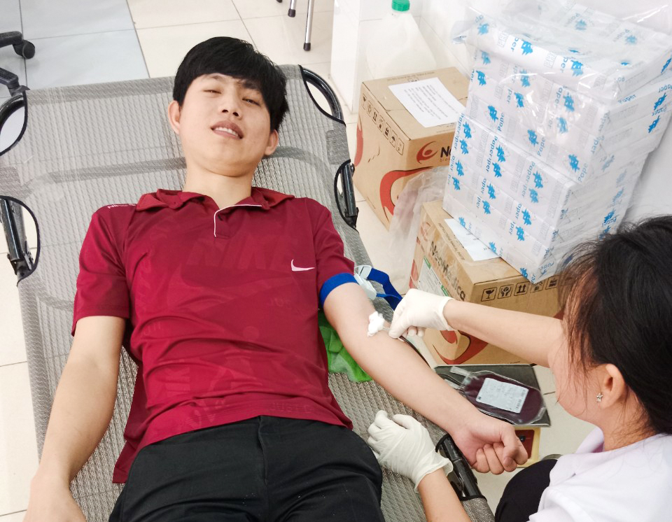 Thành viên CLB Ngân hàng máu sống hiến máu tình nguyện.
