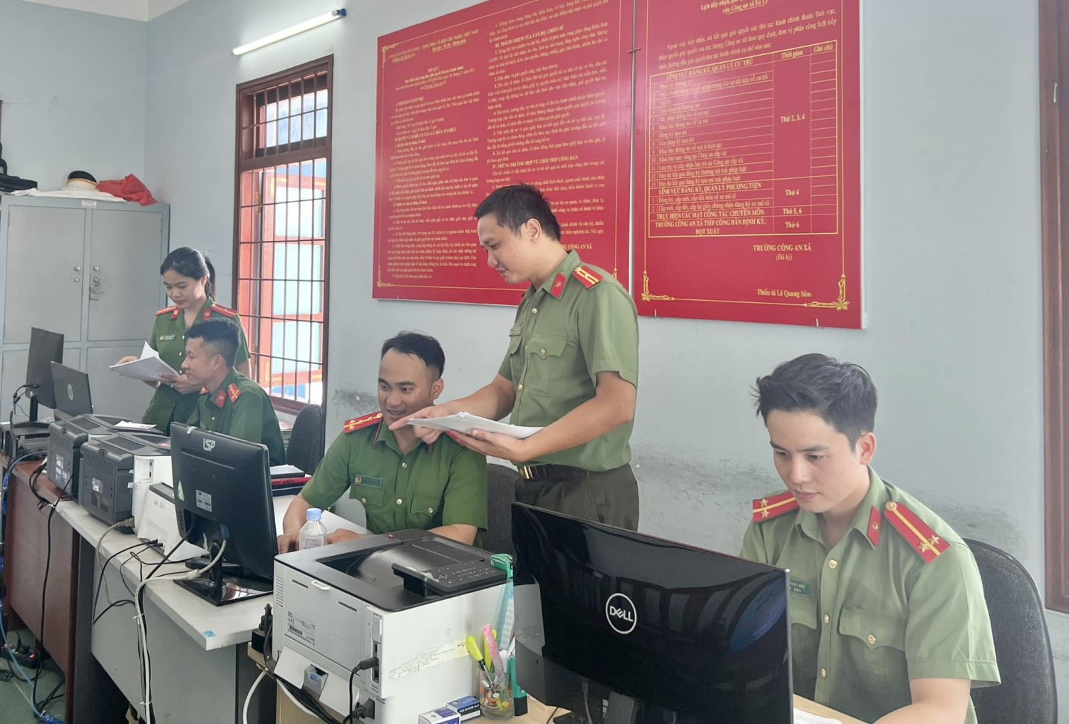 Hỗ trợ Công an xã Ea Ly cập nhật dữ liệu dân cư mở rộng
