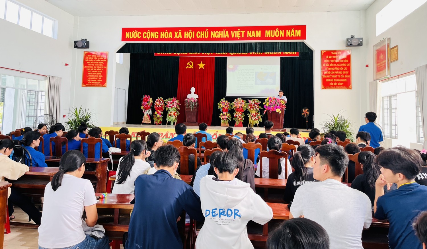 Quang cảnh buổi tuyên truyền.