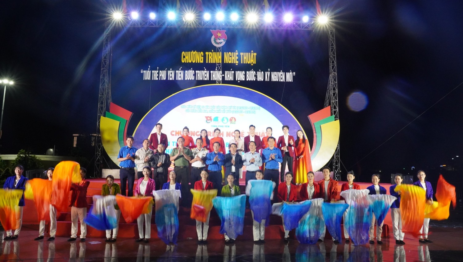 Lãnh đạo tỉnh cùng các đơn vị tham gia đêm thứ hai Chương trình nghệ thuật.