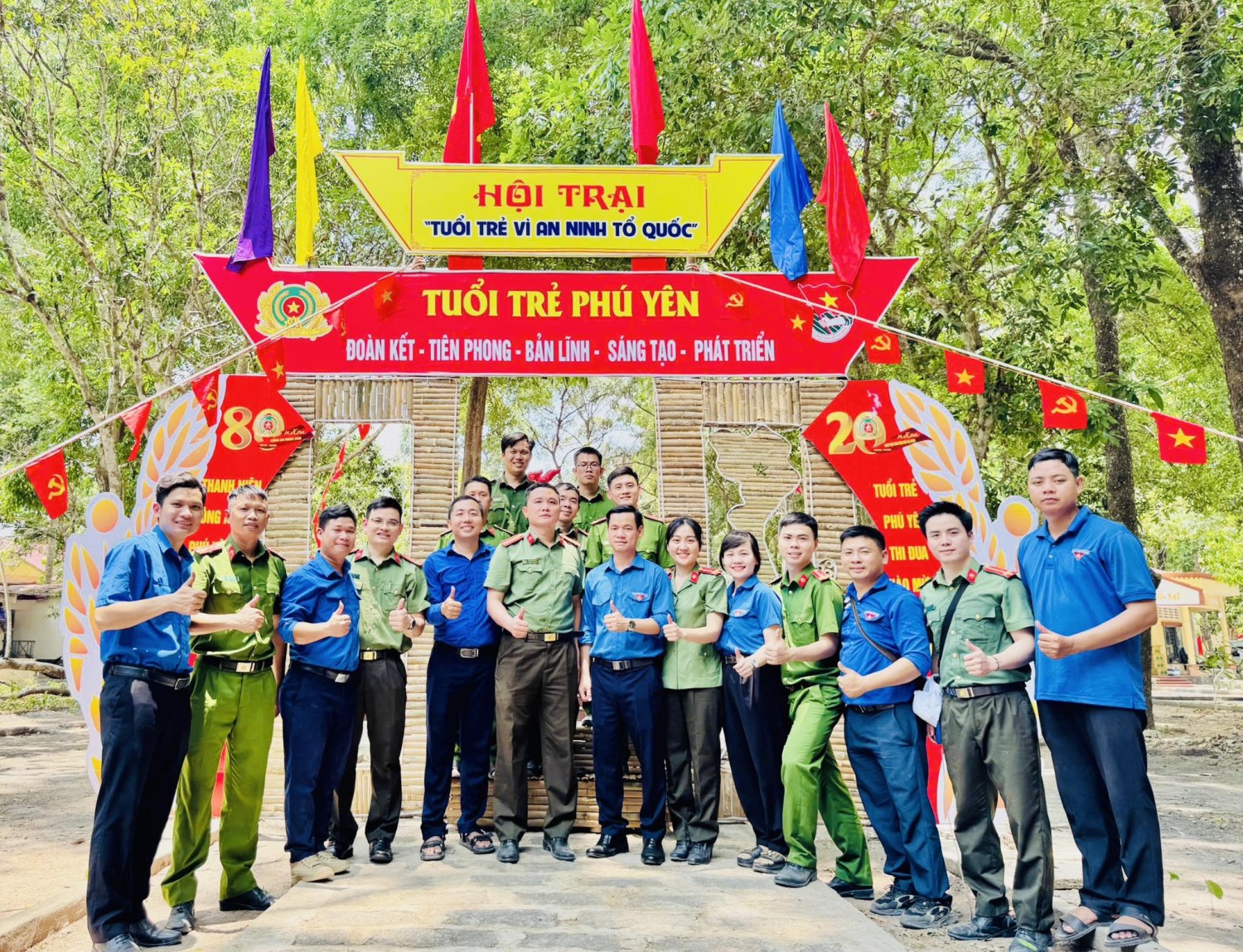 Các đại biểu tỉnh Phú Yên tham gia hội trại.